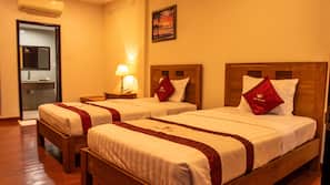 Minibar, desk, laptop workspace, free WiFi