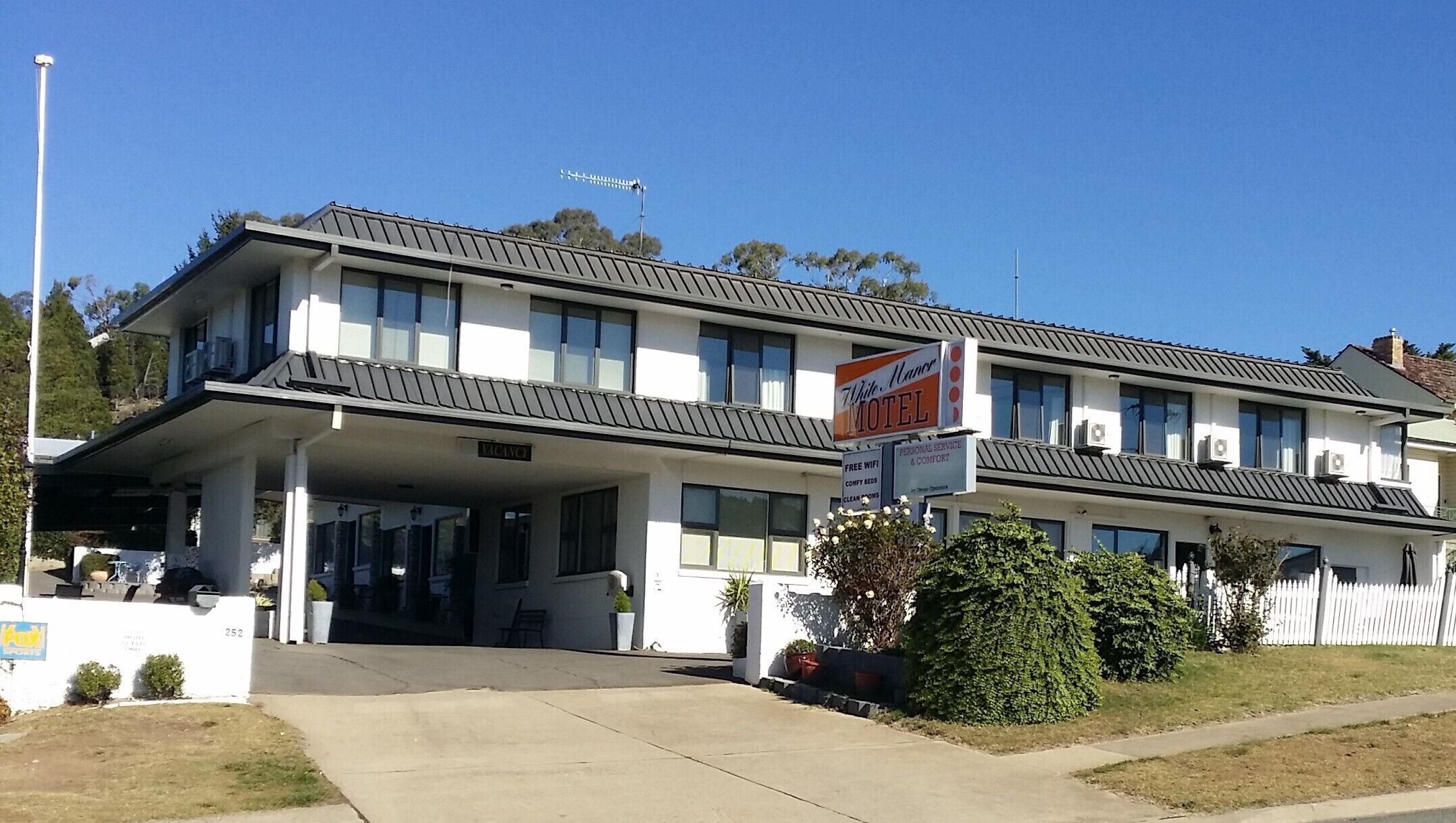 White Manor Motel in Cooma, Australia