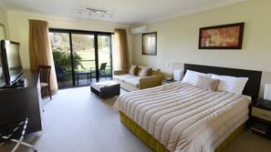 Desk, laptop workspace, iron/ironing board, free WiFi