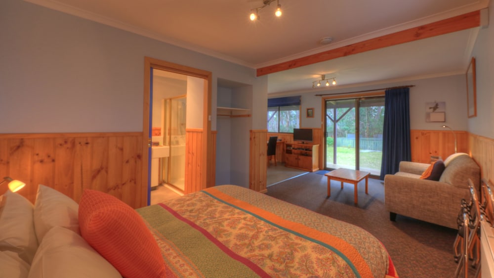 Room, Derwent Bridge Chalets & Studios