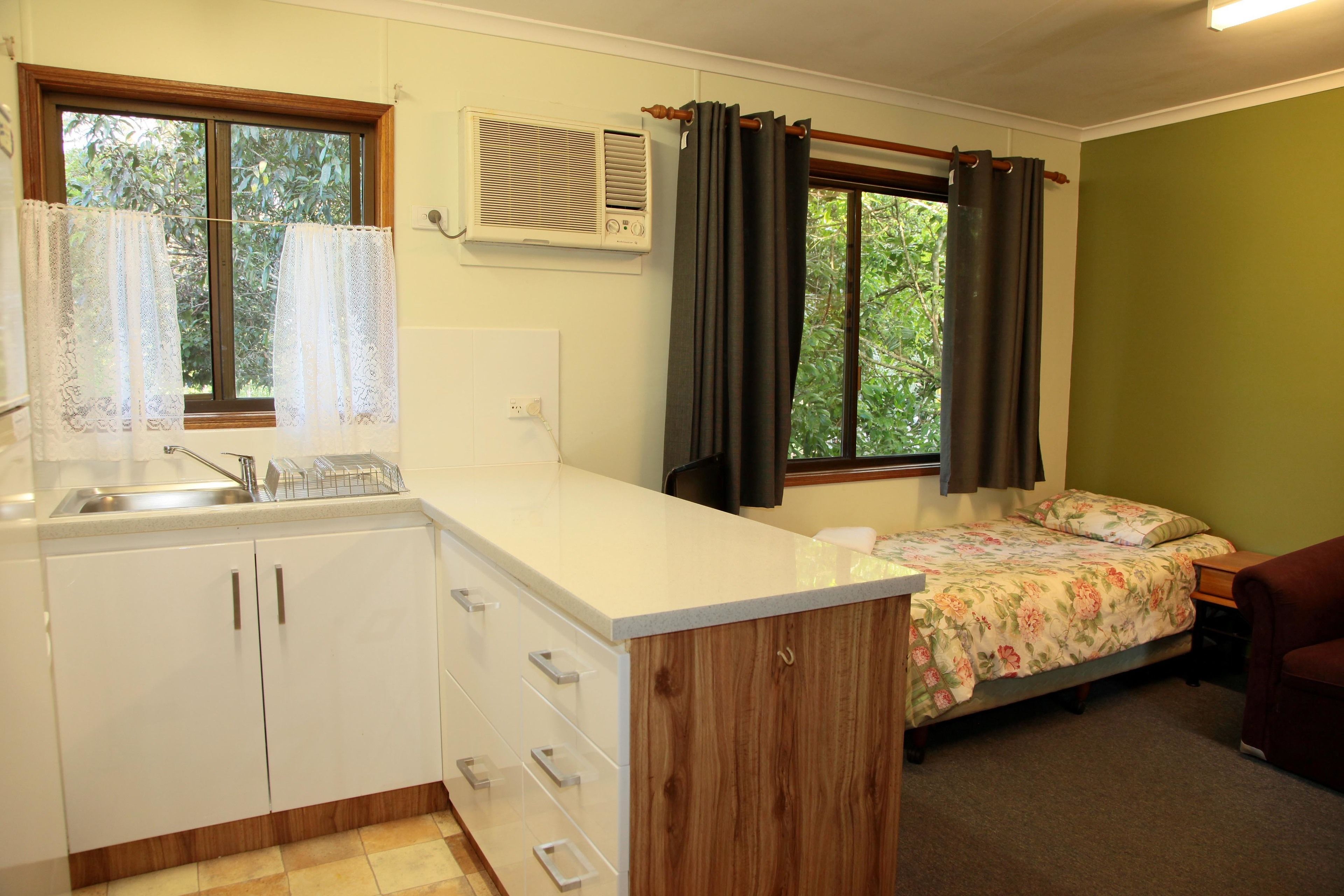 Lake Eacham Tourist Park & Self Contained Cabins
