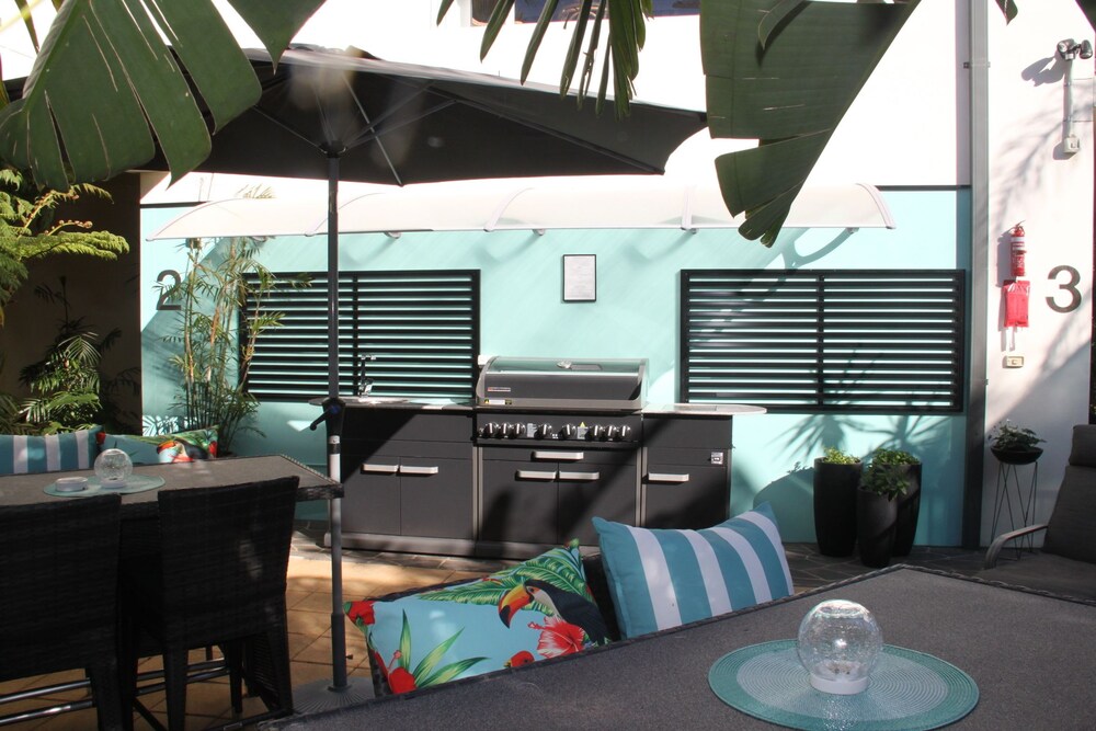 Salamander Beach Accommodation Adults Only