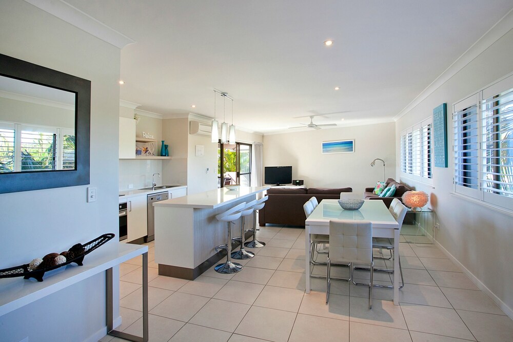 Cheap noosa accommodation+deals