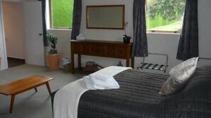 Cots/infant beds, free WiFi