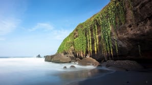Pantai di sekitar