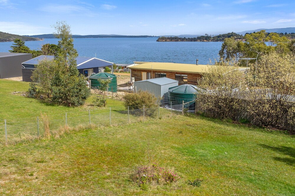 Omaroo Cottage Bruny Island In Alonnah Hotel Rates Reviews On