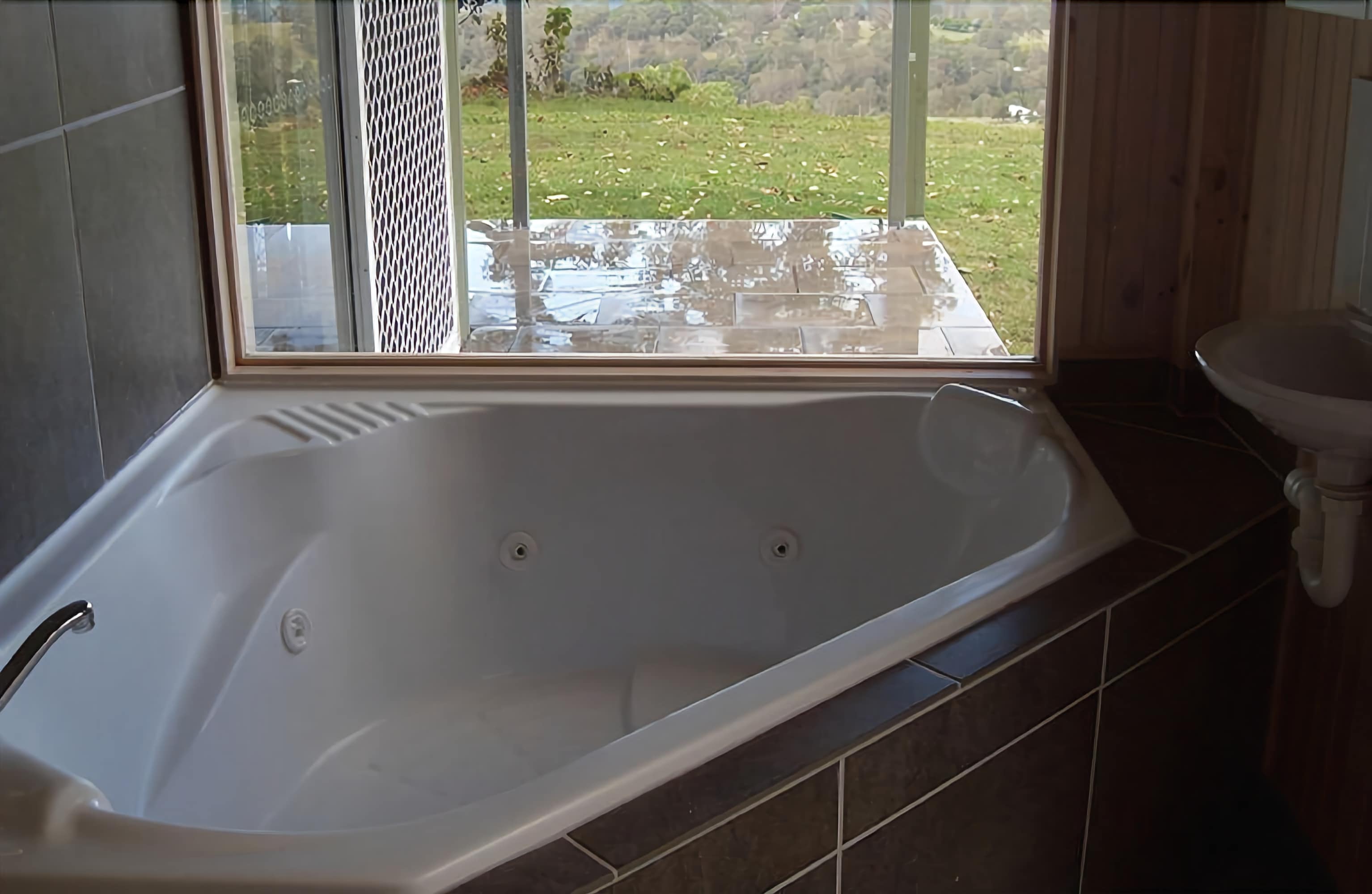 Treetops Accommodation Montville