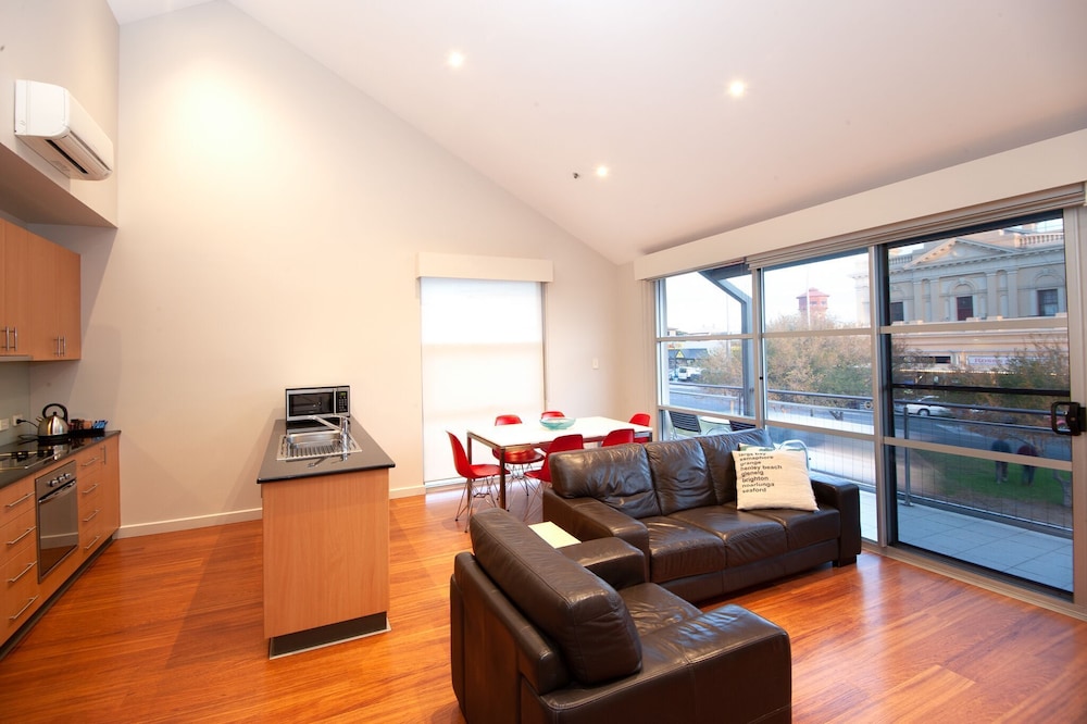 Semaphore Blue Apartments