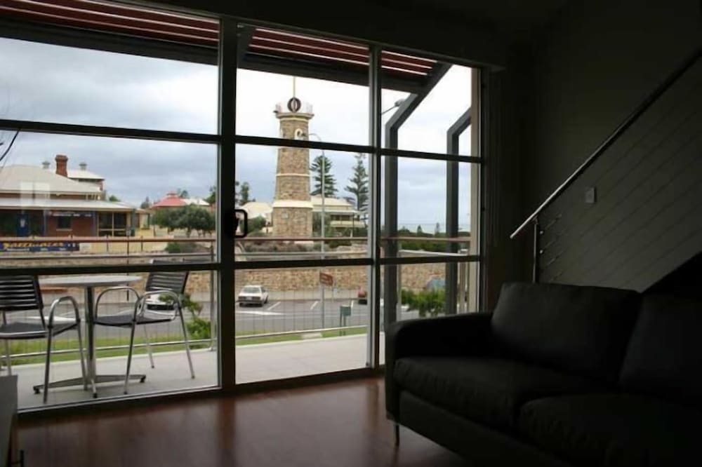 Semaphore Blue Apartments