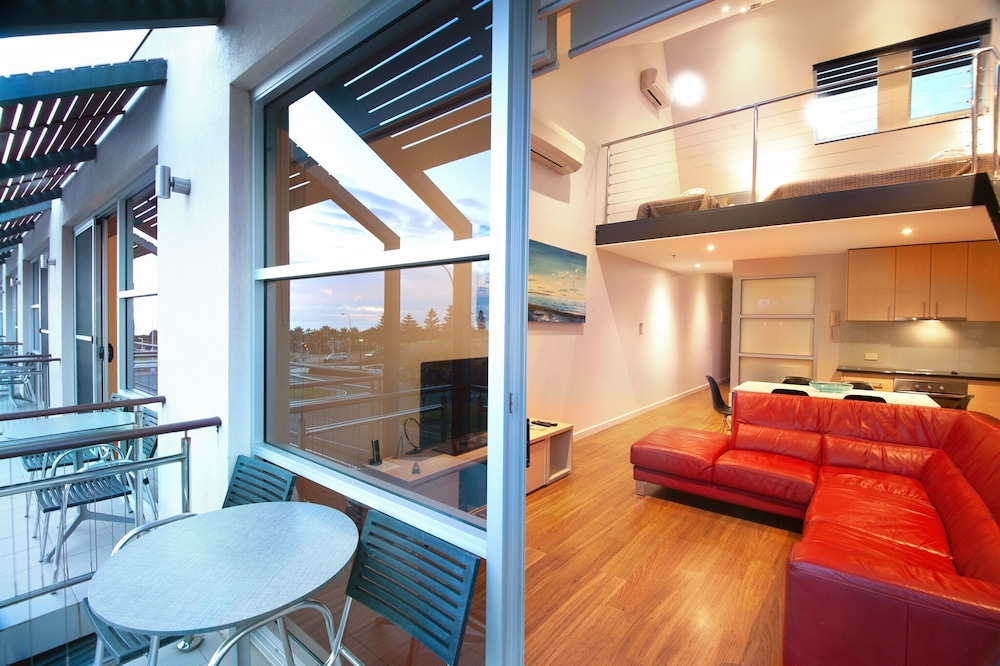 Semaphore Blue Apartments