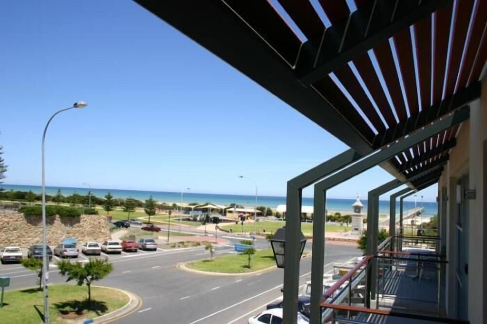 Semaphore Blue Apartments