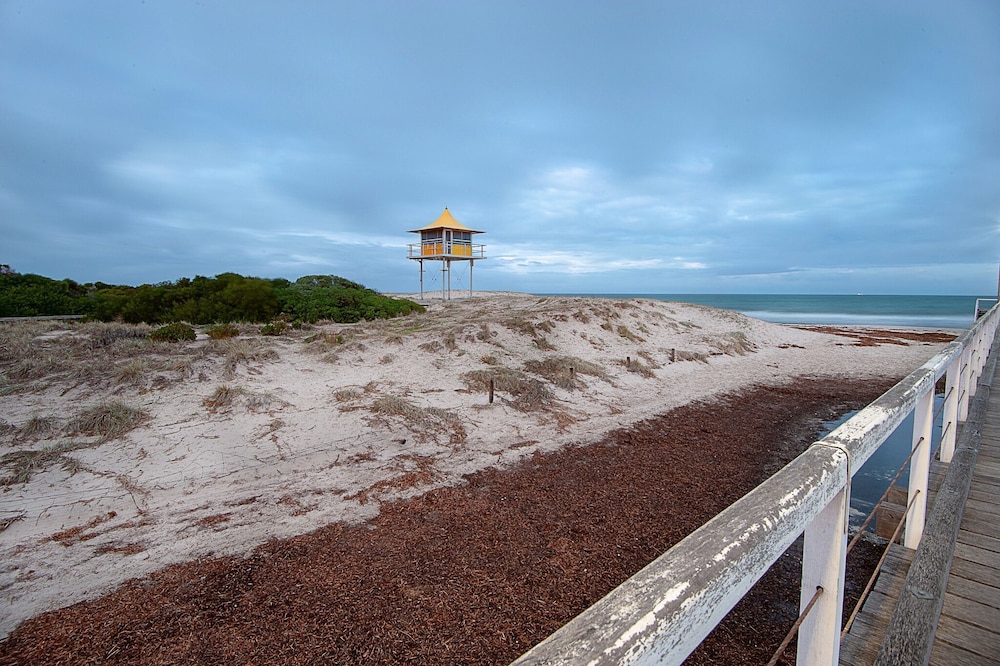 Semaphore Blue Apartments