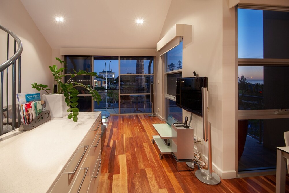 Semaphore Blue Apartments