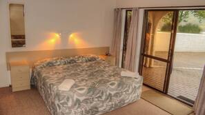 Premium bedding, iron/ironing board, free cots/infant beds, free WiFi