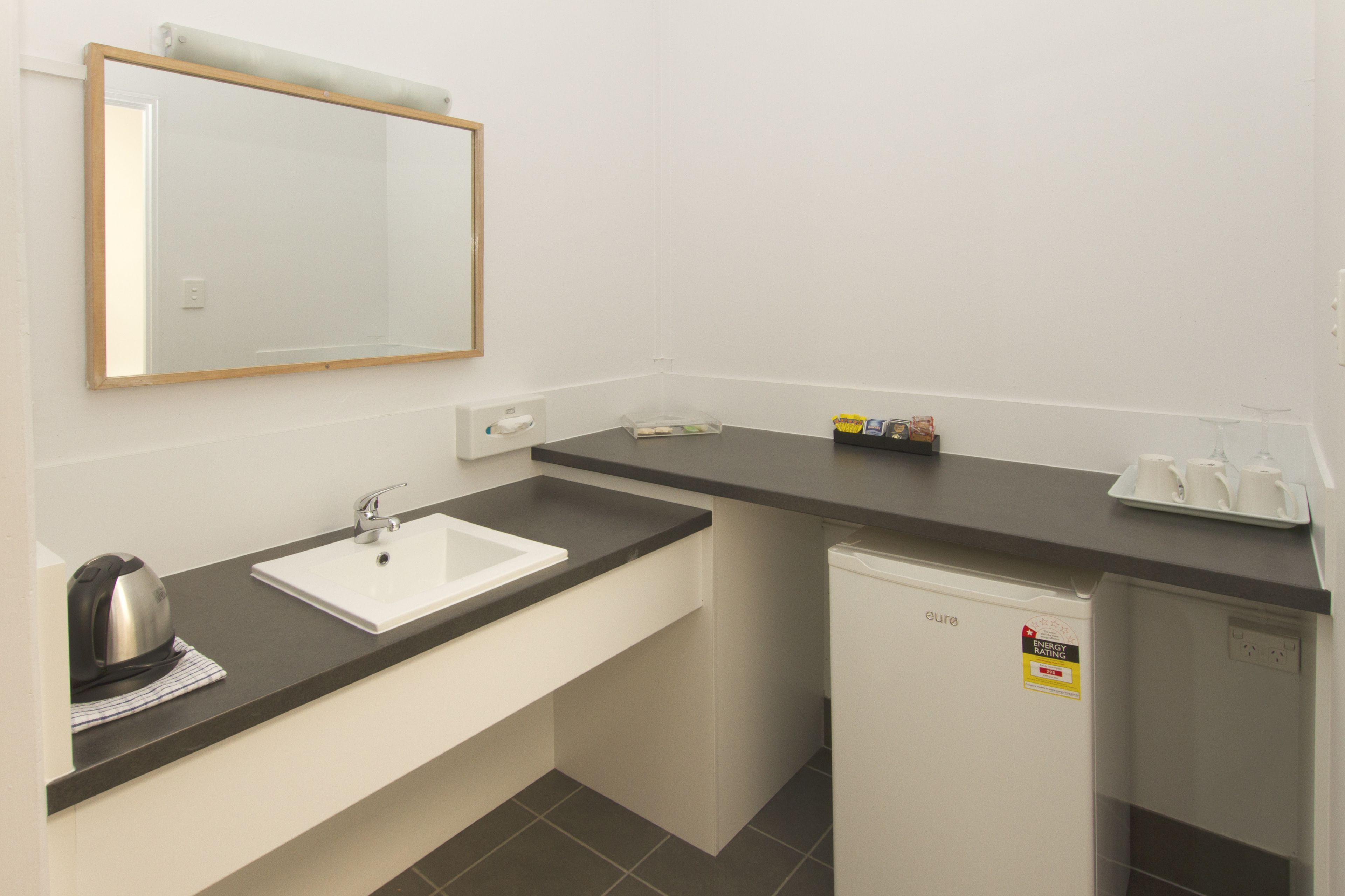 Glenmore Palms Motel