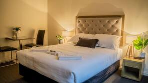 Premium bedding, iron/ironing board, free WiFi
