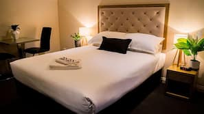 Premium bedding, iron/ironing board, free WiFi