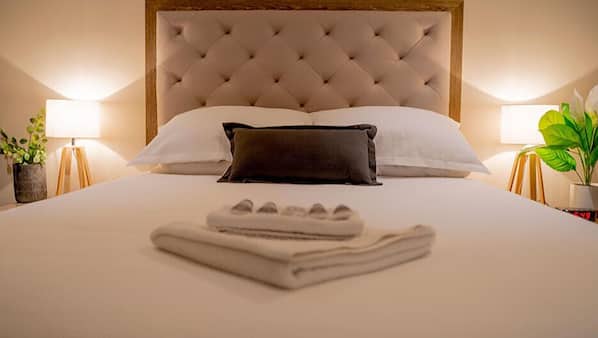 Premium bedding, iron/ironing board, free WiFi