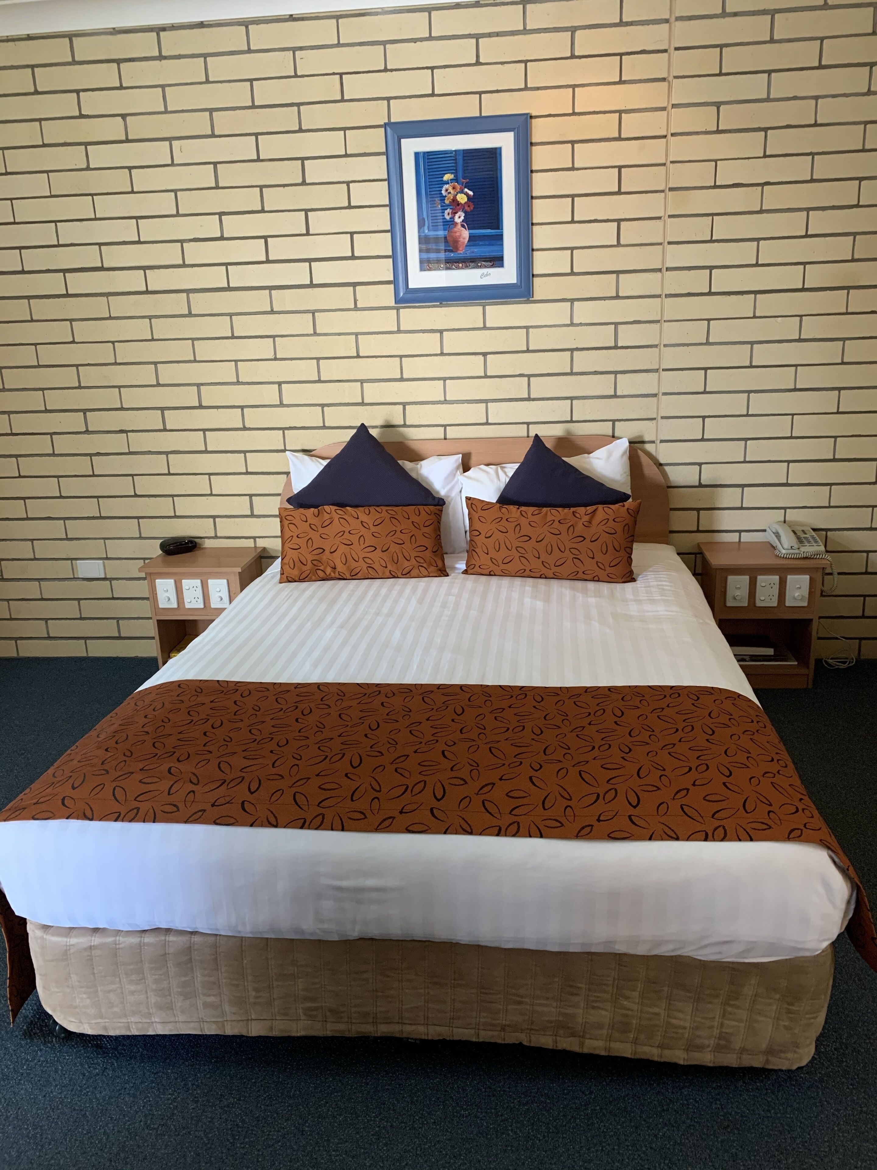 Riverland Motor Inn & River's Restaurant