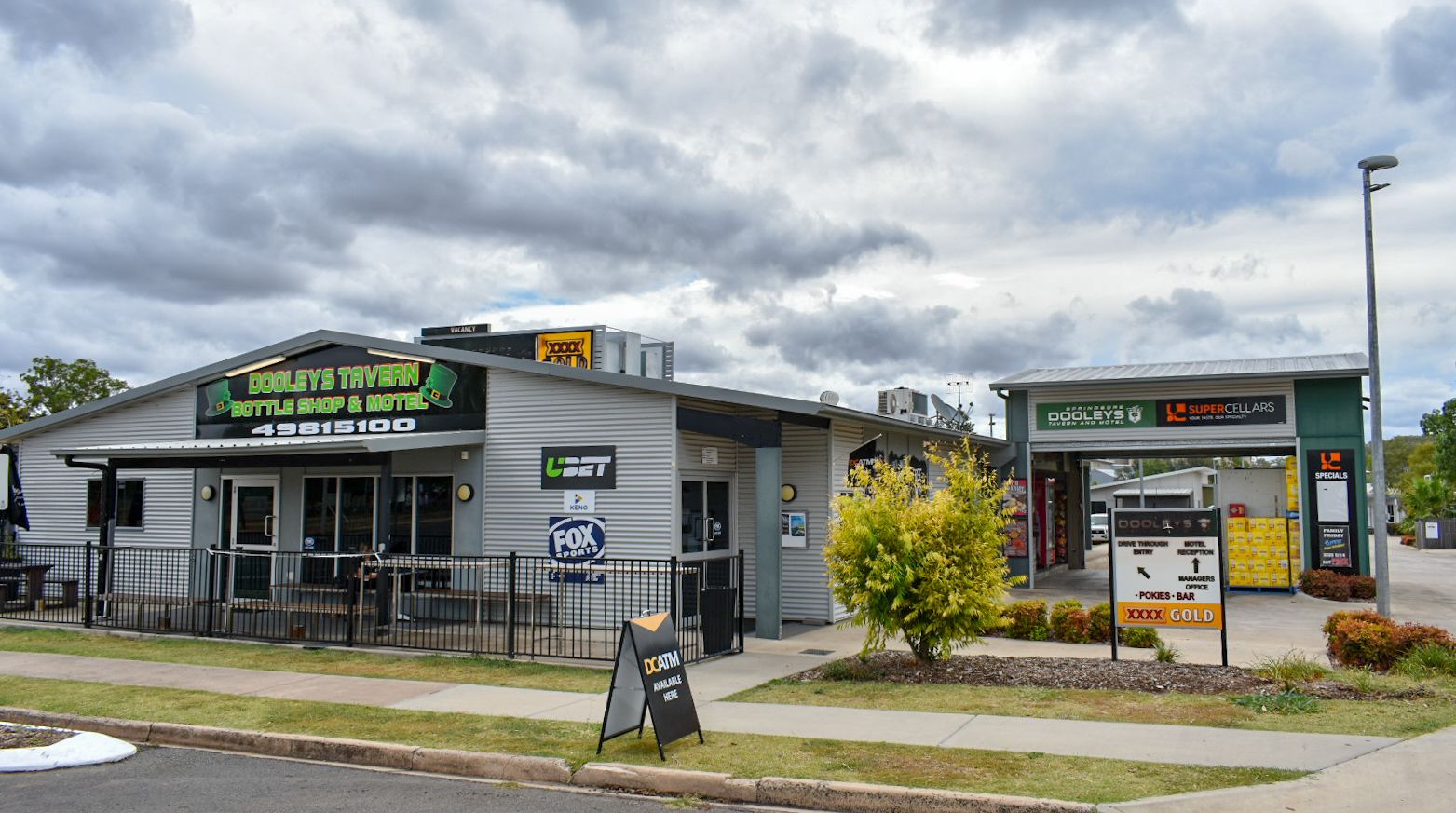 Dooleys Springsure Tavern and Motel