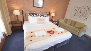 Iron/ironing board, free WiFi, linens, wheelchair access