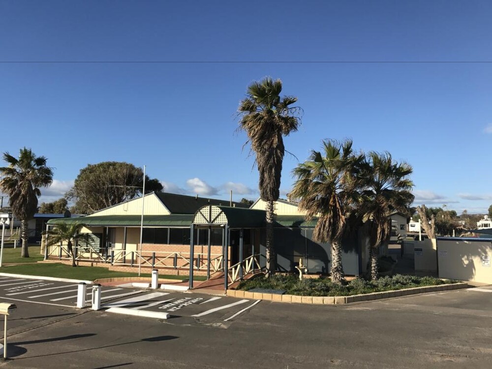 Sunset Beach Holiday Park Deals & Reviews (Geraldton, AUS) Wotif