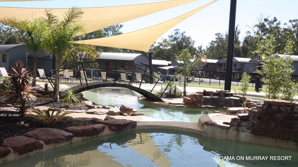 Outdoor pool, Tasman Holiday Parks - Moama on the Murray