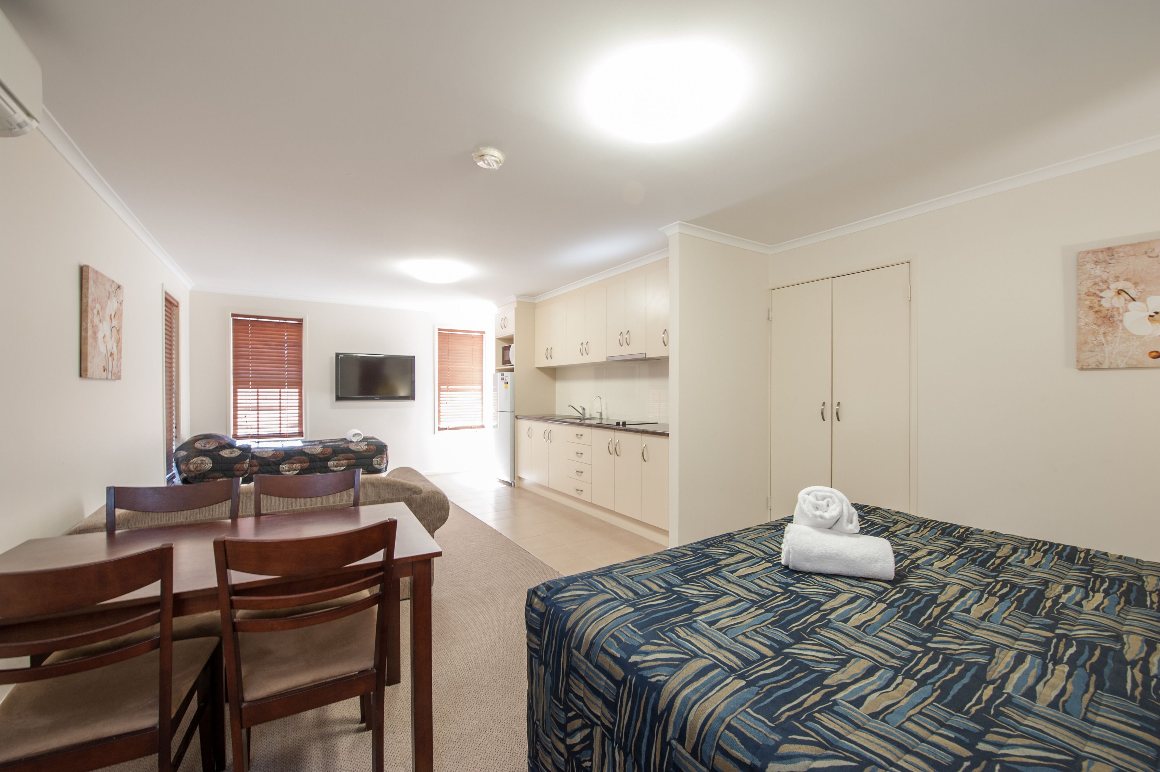 Jacaranda Place Motor Inn