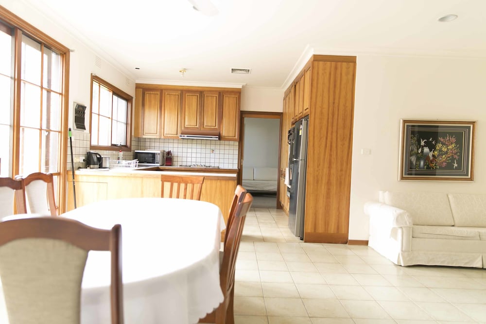 Hawthorn Holiday House