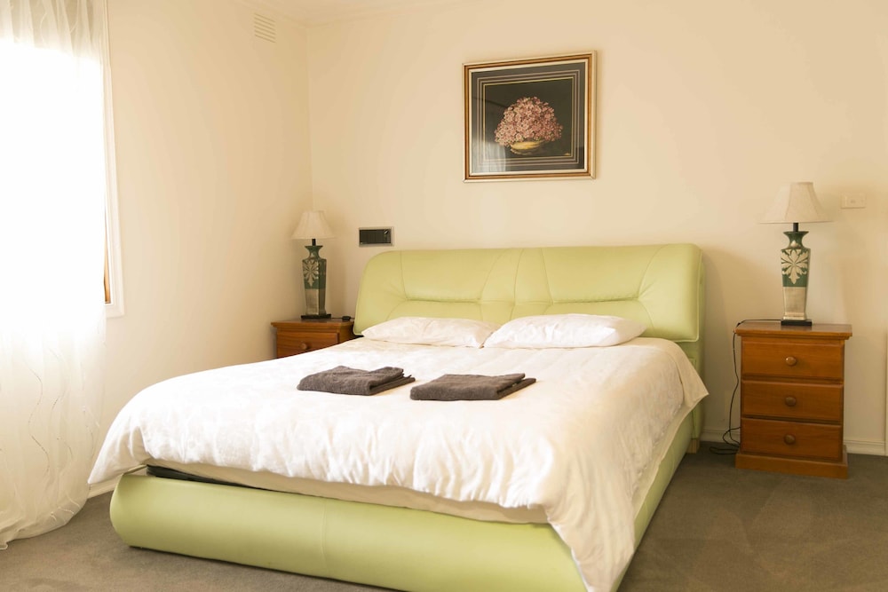 Hawthorn Holiday House