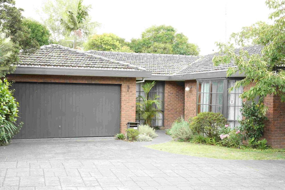 Exterior, Hawthorn Holiday House