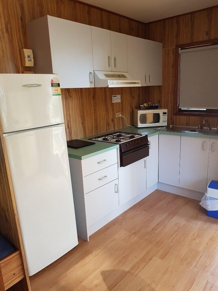 Pleasurelea Tourist Resort and Caravan Park