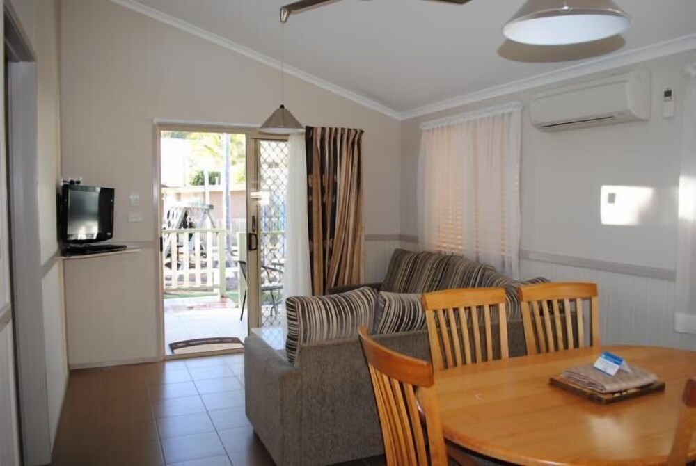 Pleasurelea Tourist Resort and Caravan Park