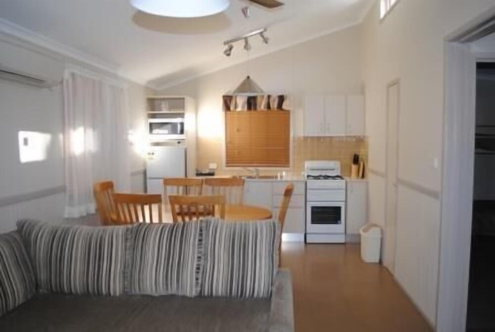 Pleasurelea Tourist Resort and Caravan Park