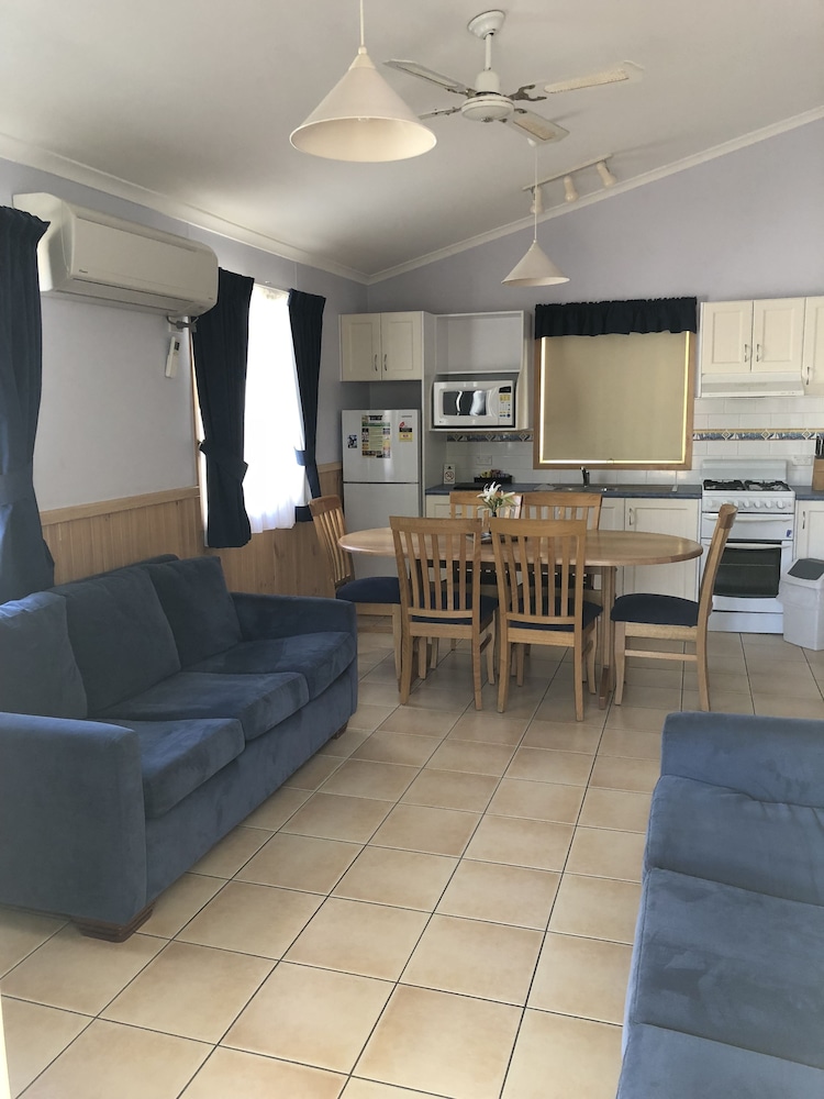 Pleasurelea Tourist Resort and Caravan Park