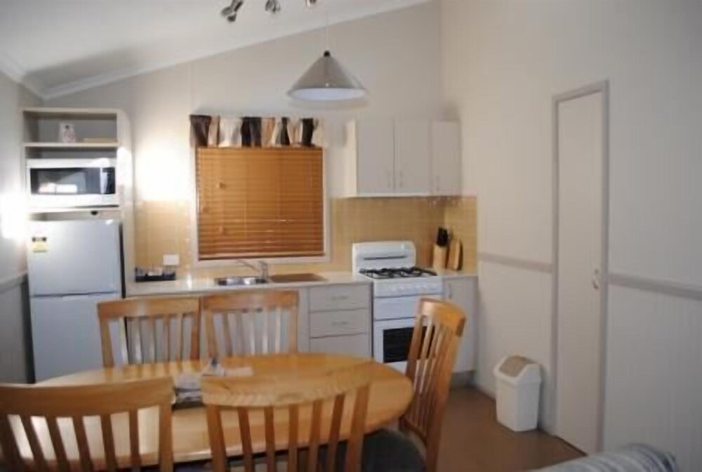 Pleasurelea Tourist Resort and Caravan Park