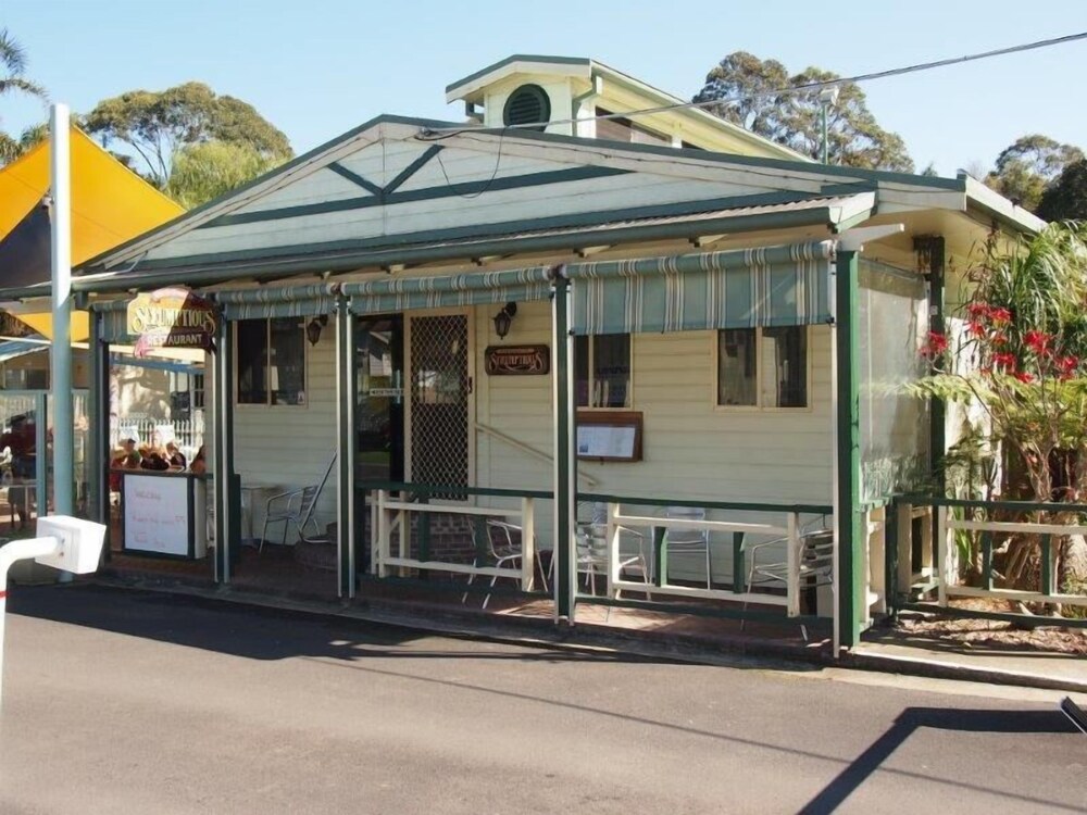 Pleasurelea Tourist Resort and Caravan Park