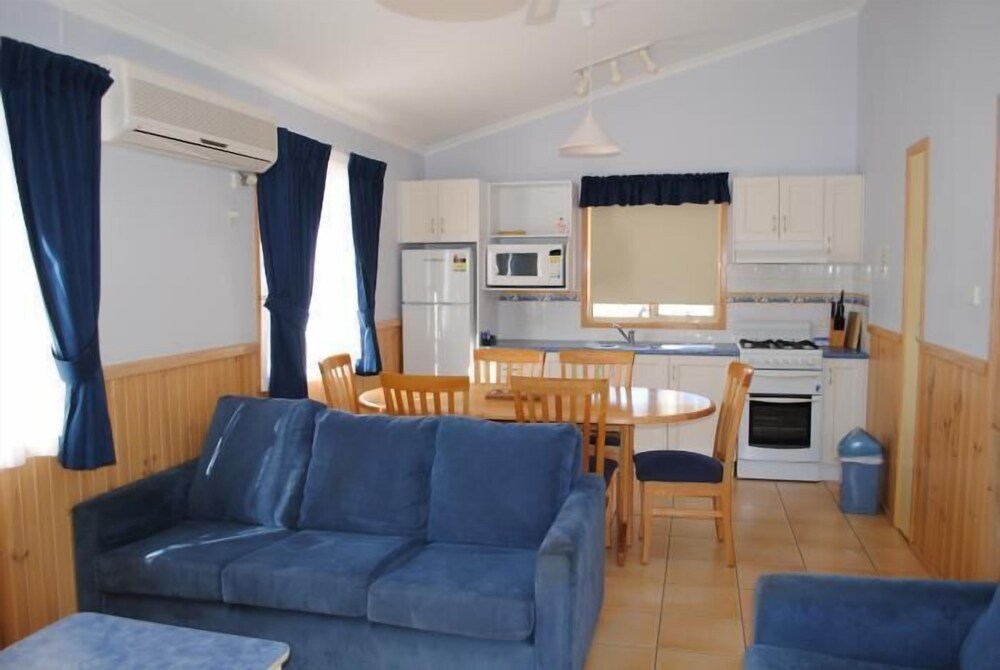 Pleasurelea Tourist Resort and Caravan Park