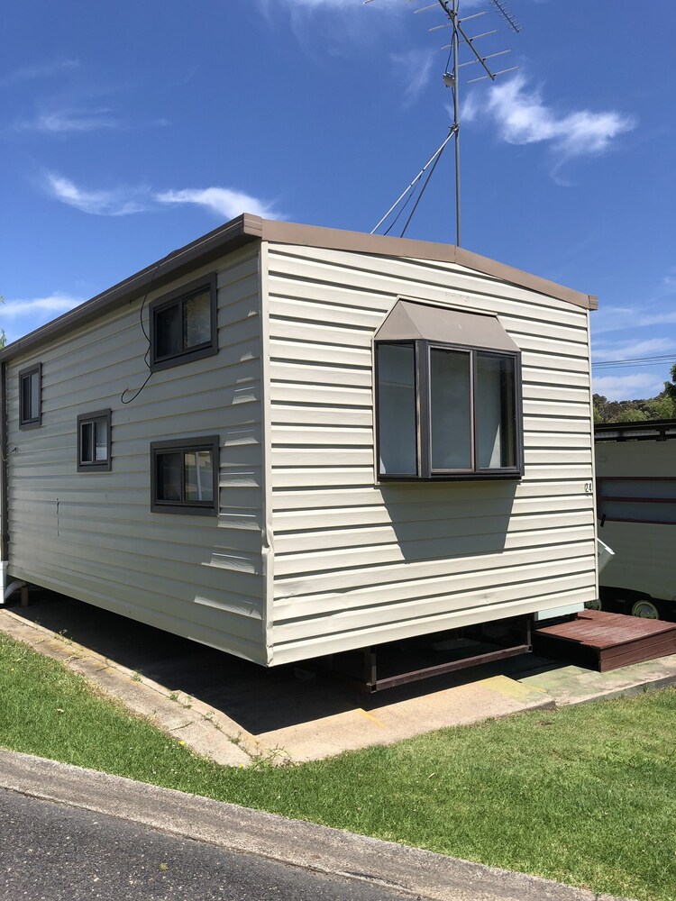 Pleasurelea Tourist Resort and Caravan Park
