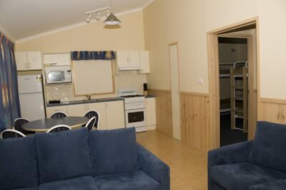 Pleasurelea Tourist Resort and Caravan Park