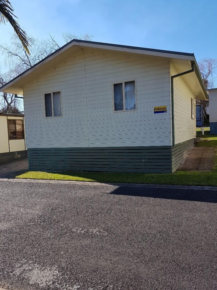 Pleasurelea Tourist Resort and Caravan Park
