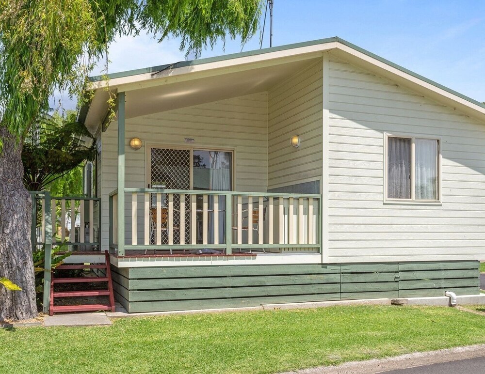 Pleasurelea Tourist Resort and Caravan Park
