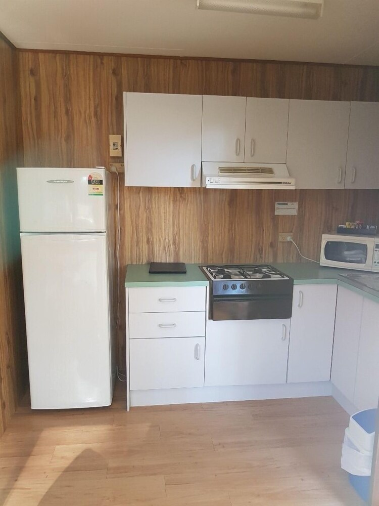 Pleasurelea Tourist Resort and Caravan Park