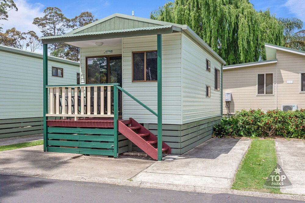 Pleasurelea Tourist Resort and Caravan Park