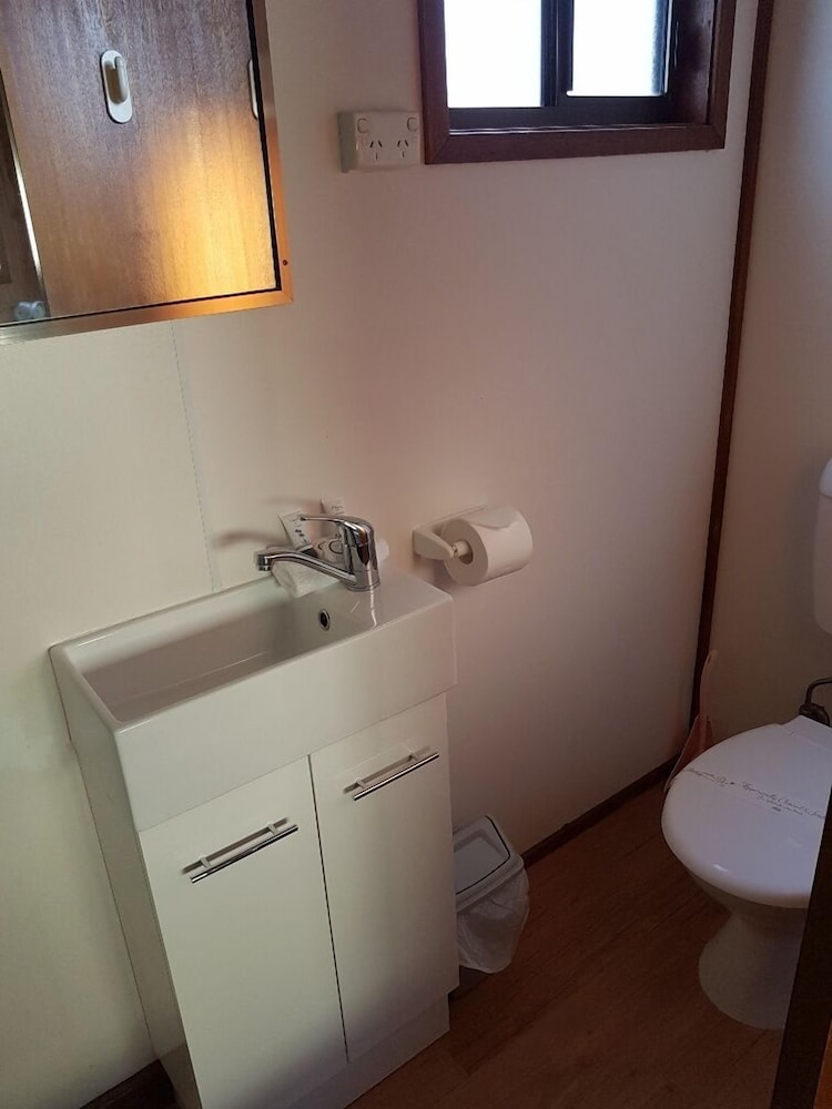 Pleasurelea Tourist Resort and Caravan Park