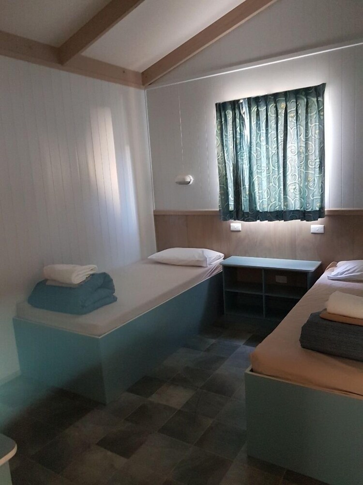 Pleasurelea Tourist Resort and Caravan Park