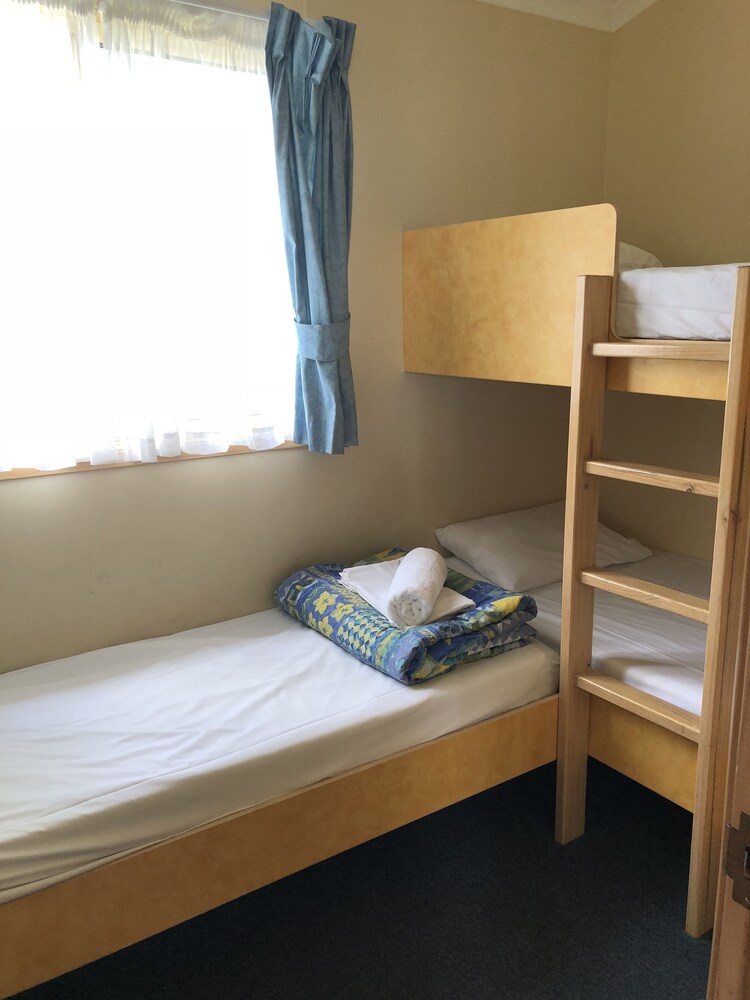 Pleasurelea Tourist Resort and Caravan Park