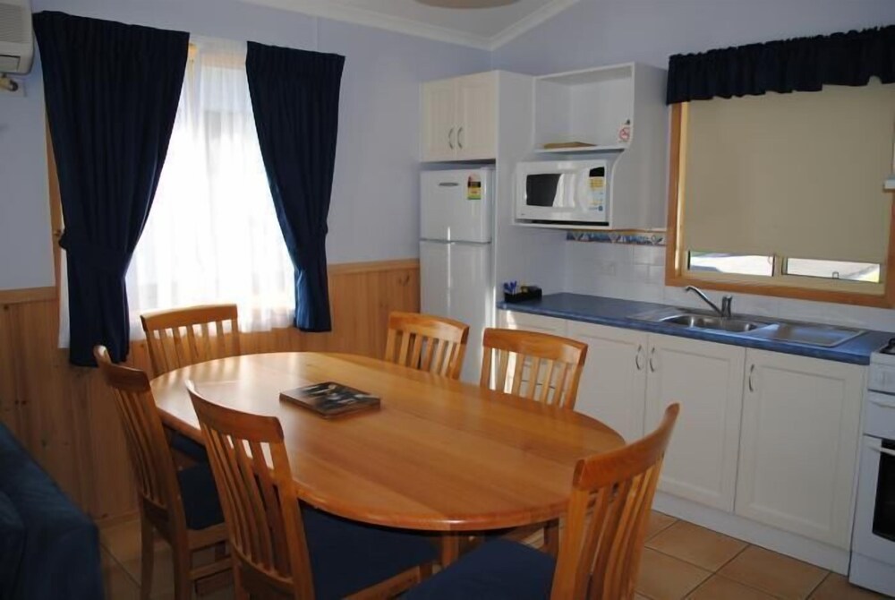 Pleasurelea Tourist Resort and Caravan Park