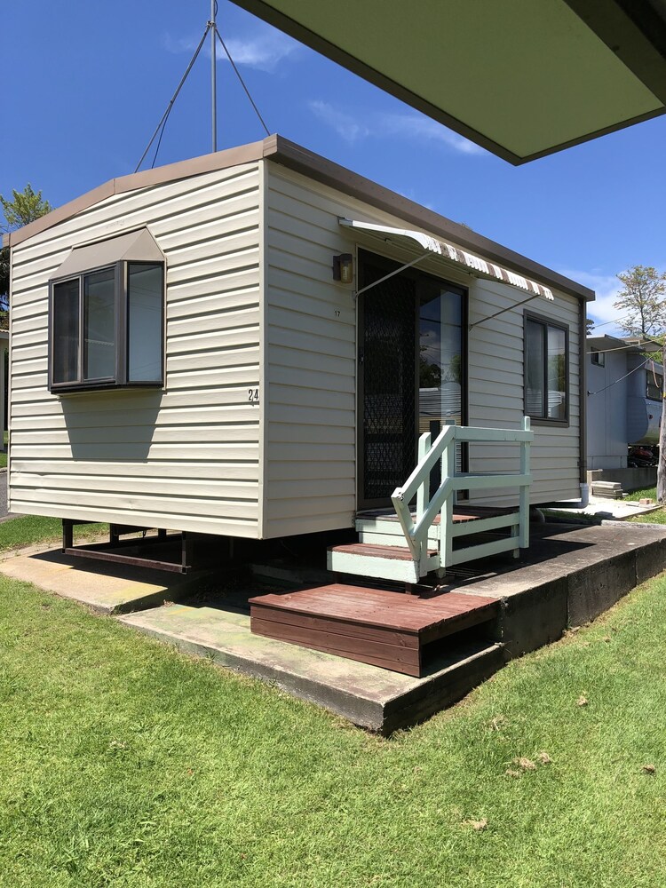 Pleasurelea Tourist Resort and Caravan Park
