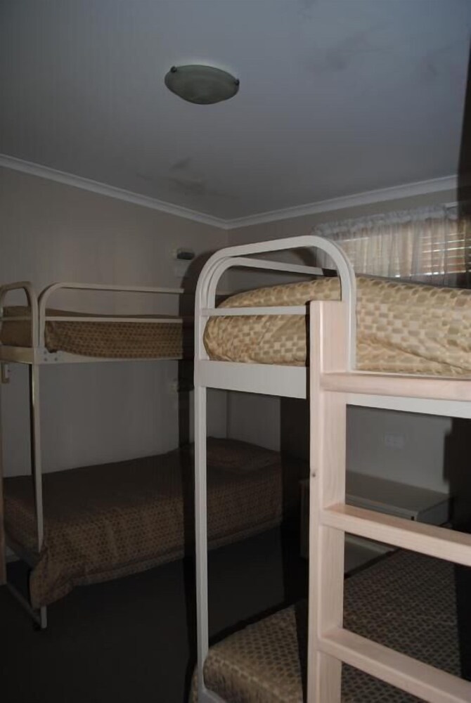 Pleasurelea Tourist Resort and Caravan Park